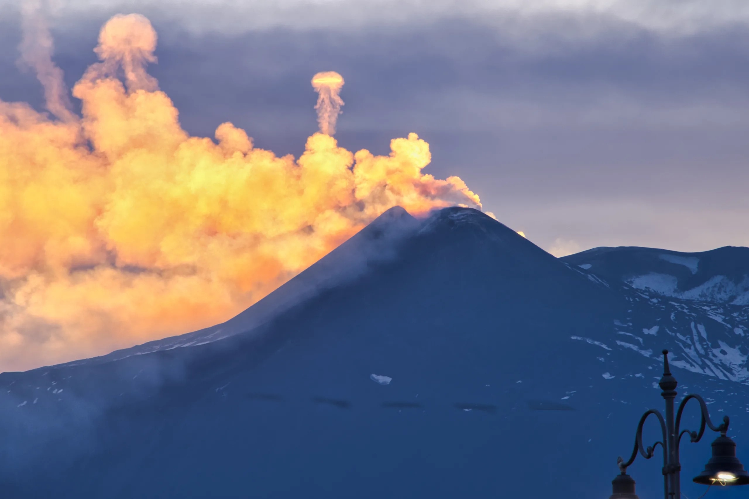 Vulcano Etna fase gassosa