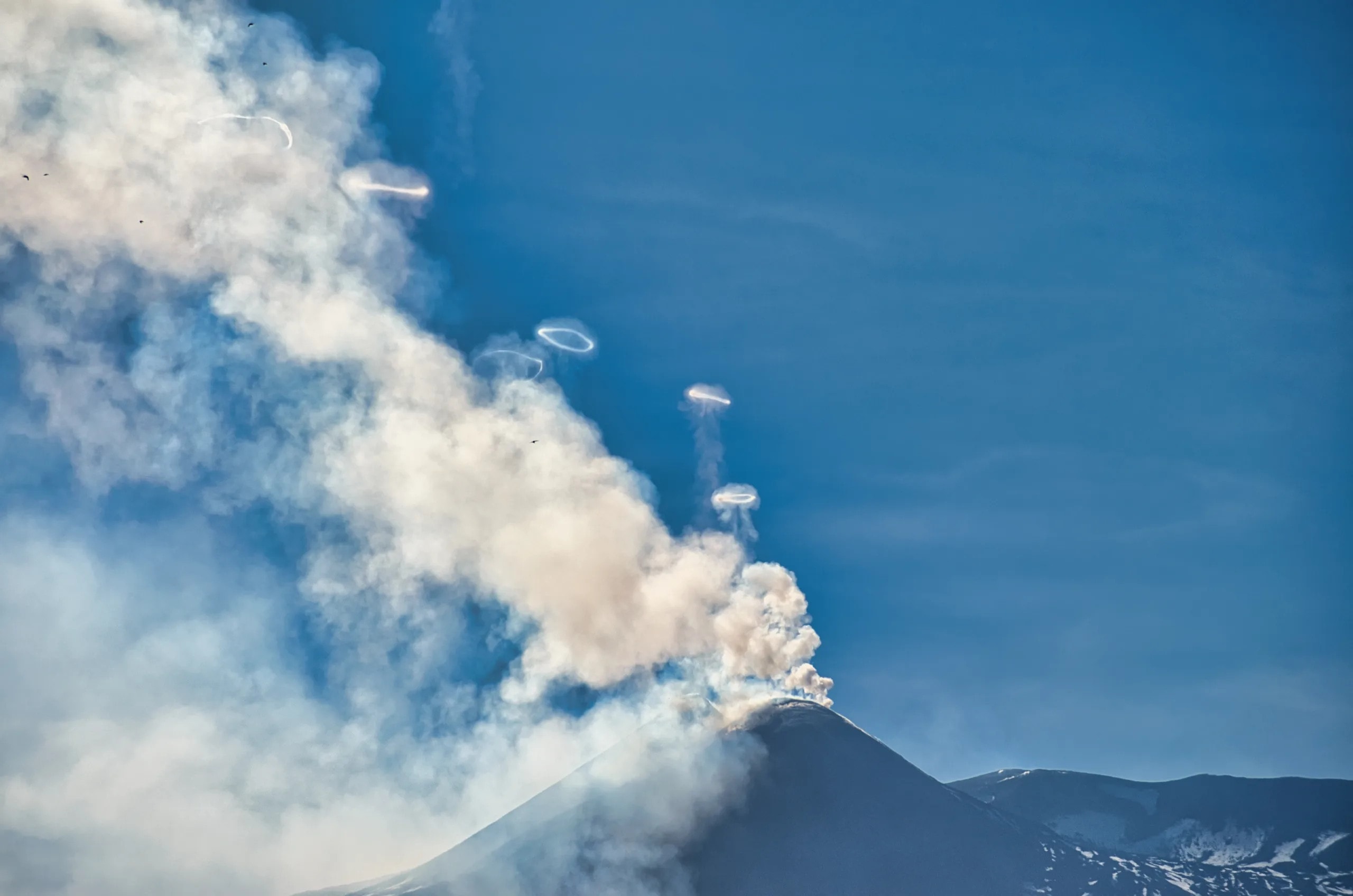 Gli anelli di fumo dell’Etna: un affascinante fenomeno naturale